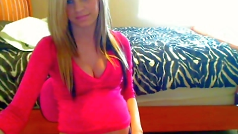 blonde preggo girl in webcam